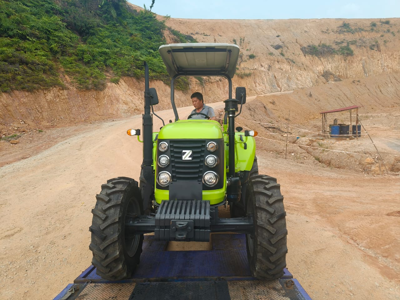RK1104-A Tractor with 7ft Bucket - 3